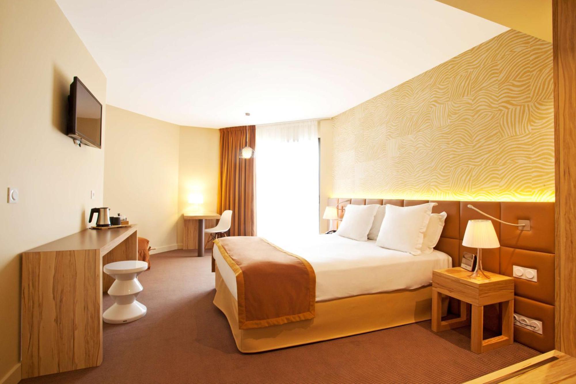 Hotel Golden Tulip Le Paradou 3*