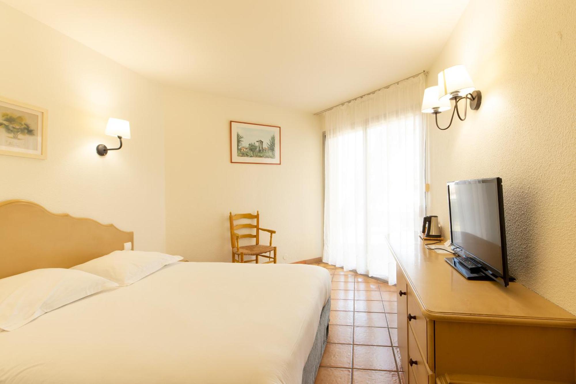 Golden Tulip Le Paradou